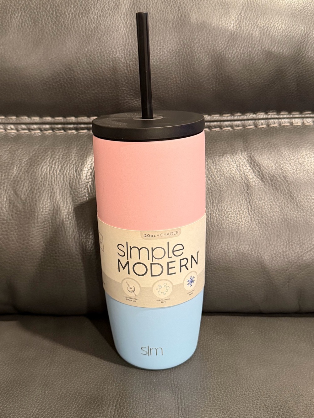 NWT Simple Modern 20 oz. Voyager tumbler with straw! Cute!